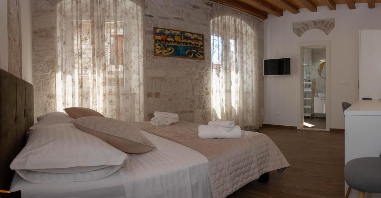Luxury Rooms Rustic Chic สปลิท ภายนอก รูปภาพ
