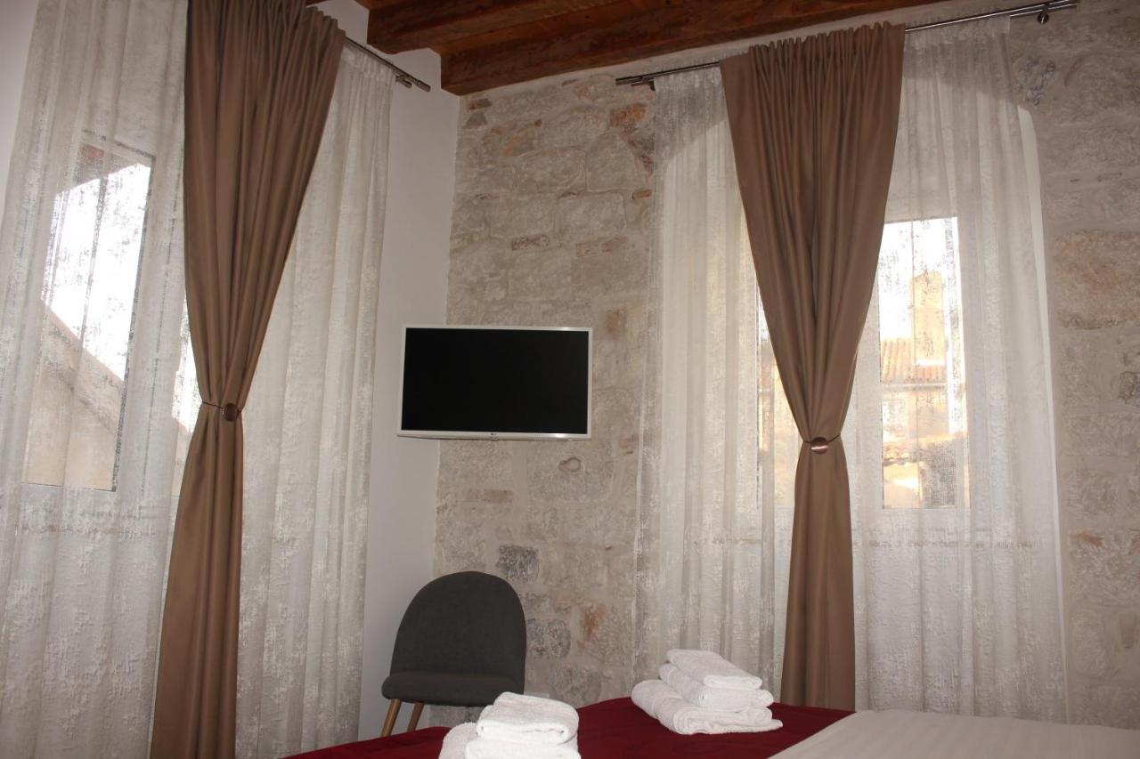 Luxury Rooms Rustic Chic สปลิท ภายนอก รูปภาพ
